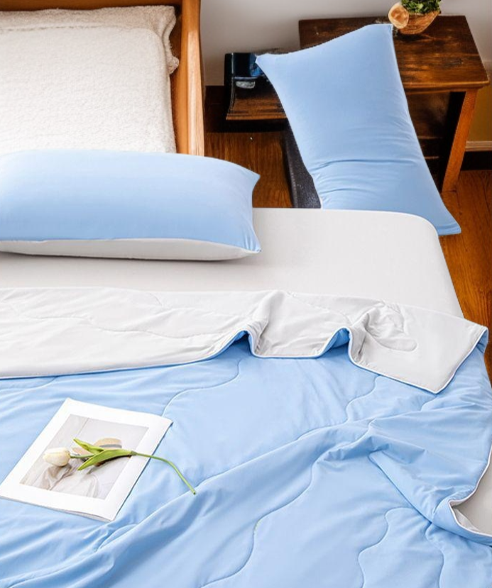 Lightweight and soft summer quilt for comfortable sleep