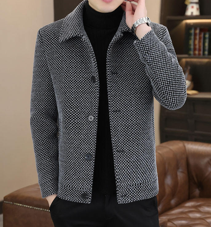 도톰한 남성 숏 코트 앞면 디테일