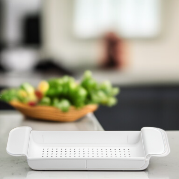 Expandable bathtub storage rack for bathroom organization