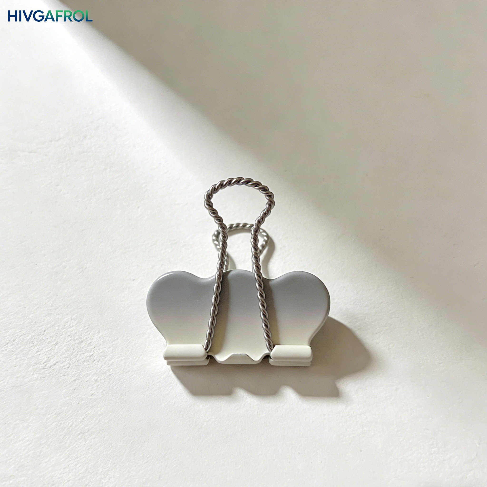 Opakowanie spinaczy biurowych do dokumentów