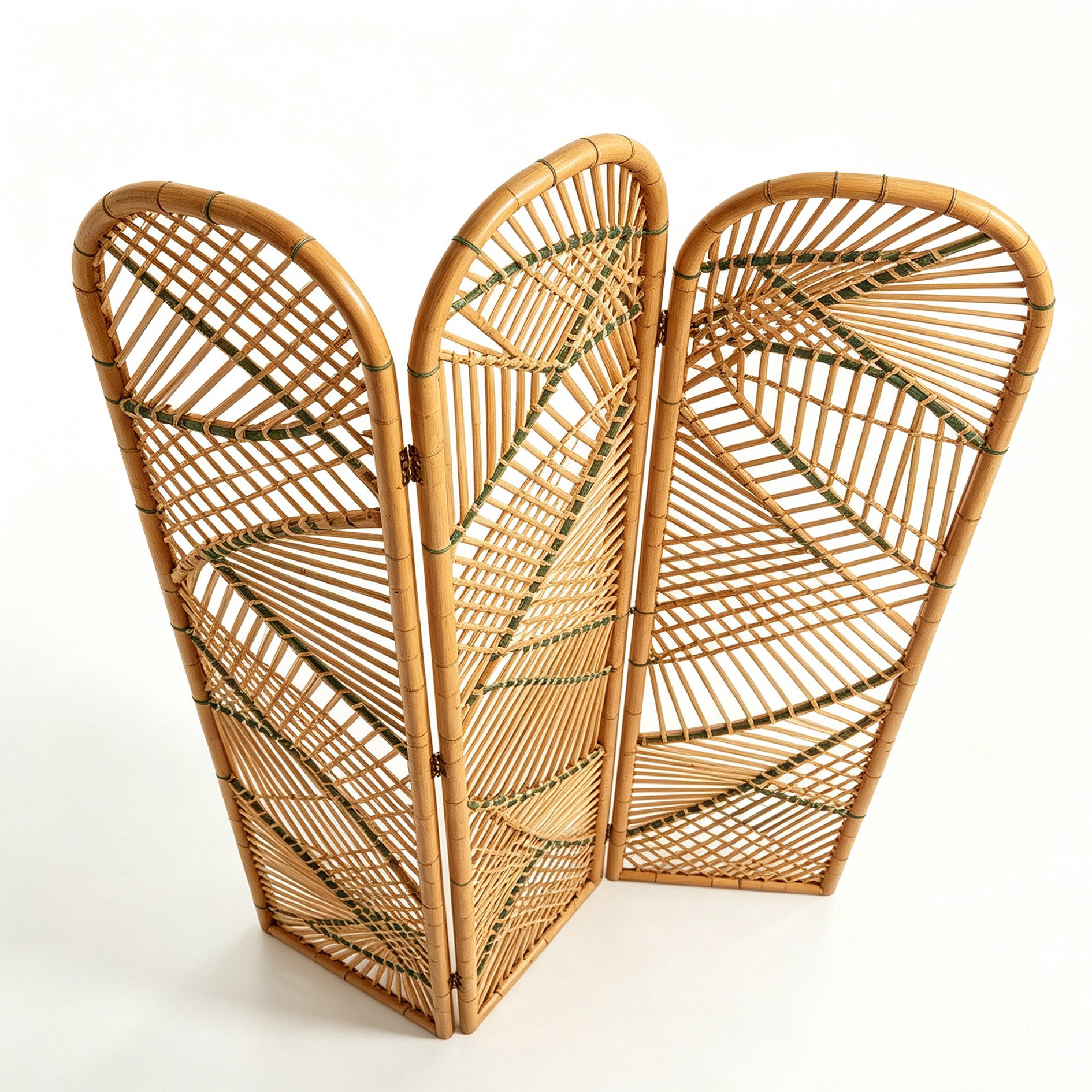 Bamboo-patterned rattan screen