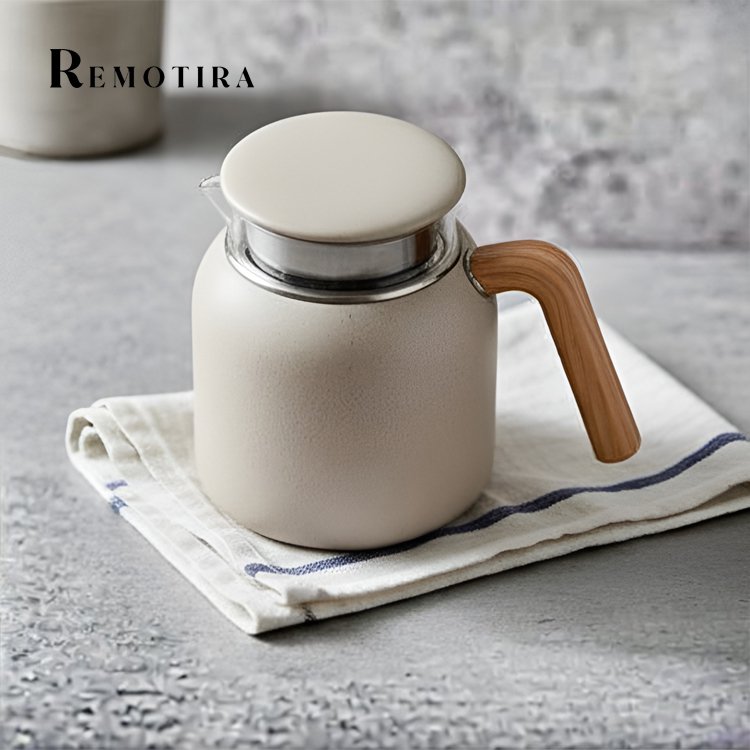 오프화이트 로고가 새겨진 보온병