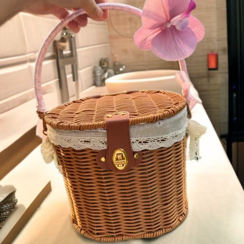 안감과 덮개가 있는 바구니 내부 모습