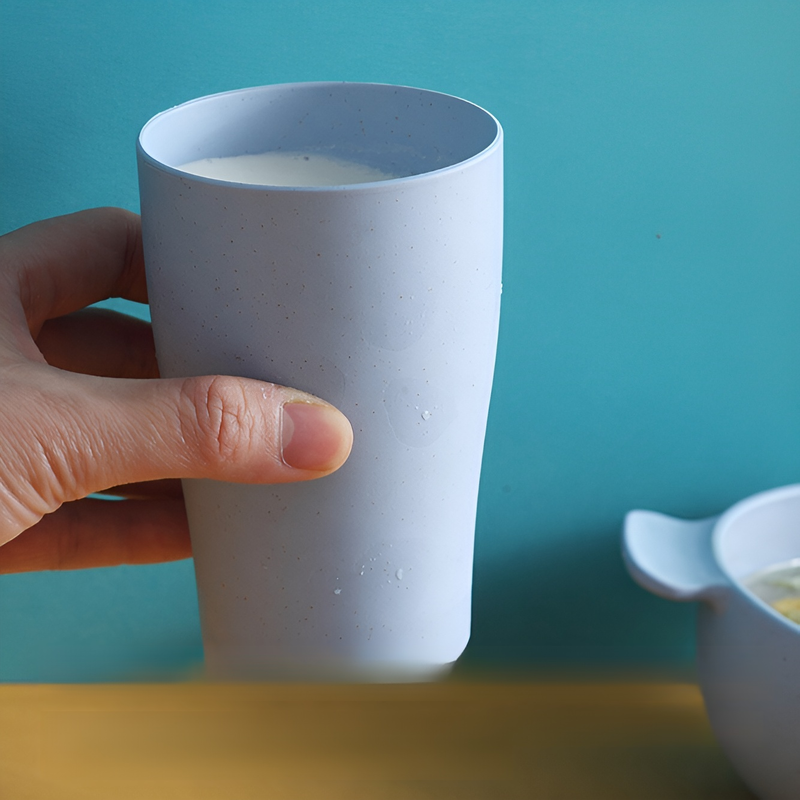 Divided straw tableware