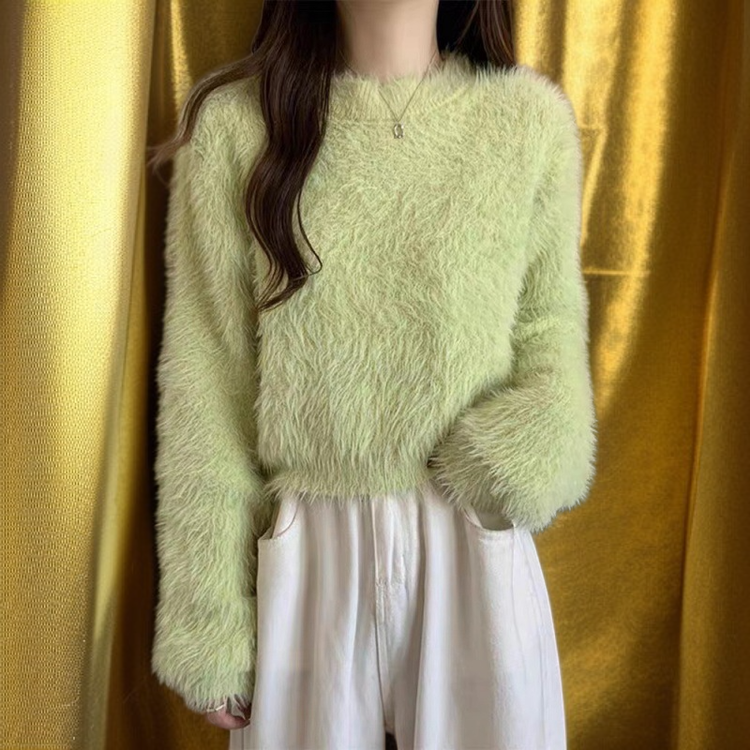 柔らかい素材の女性用ファッションニット