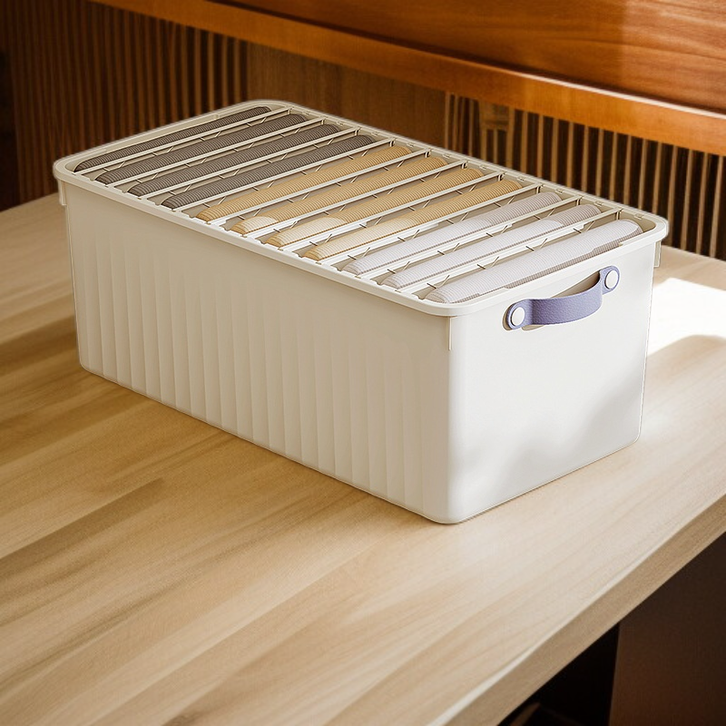 튼튼한 소재의 옷 수납함