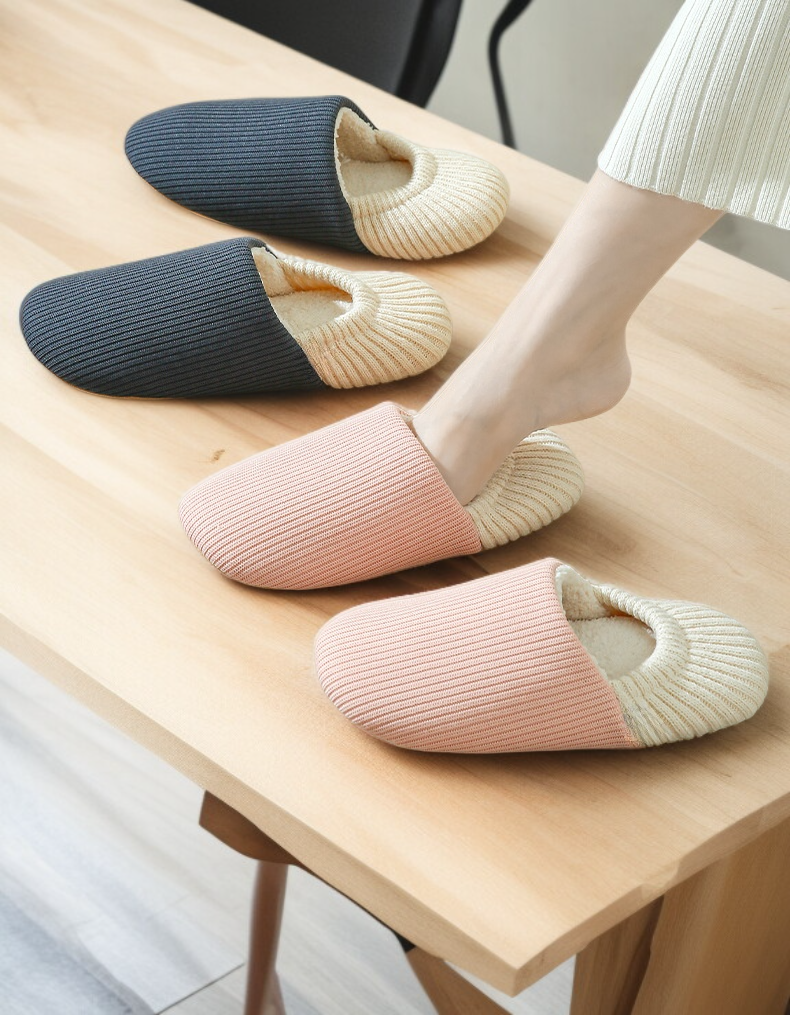 家人一起穿棉拖鞋溫馨場景