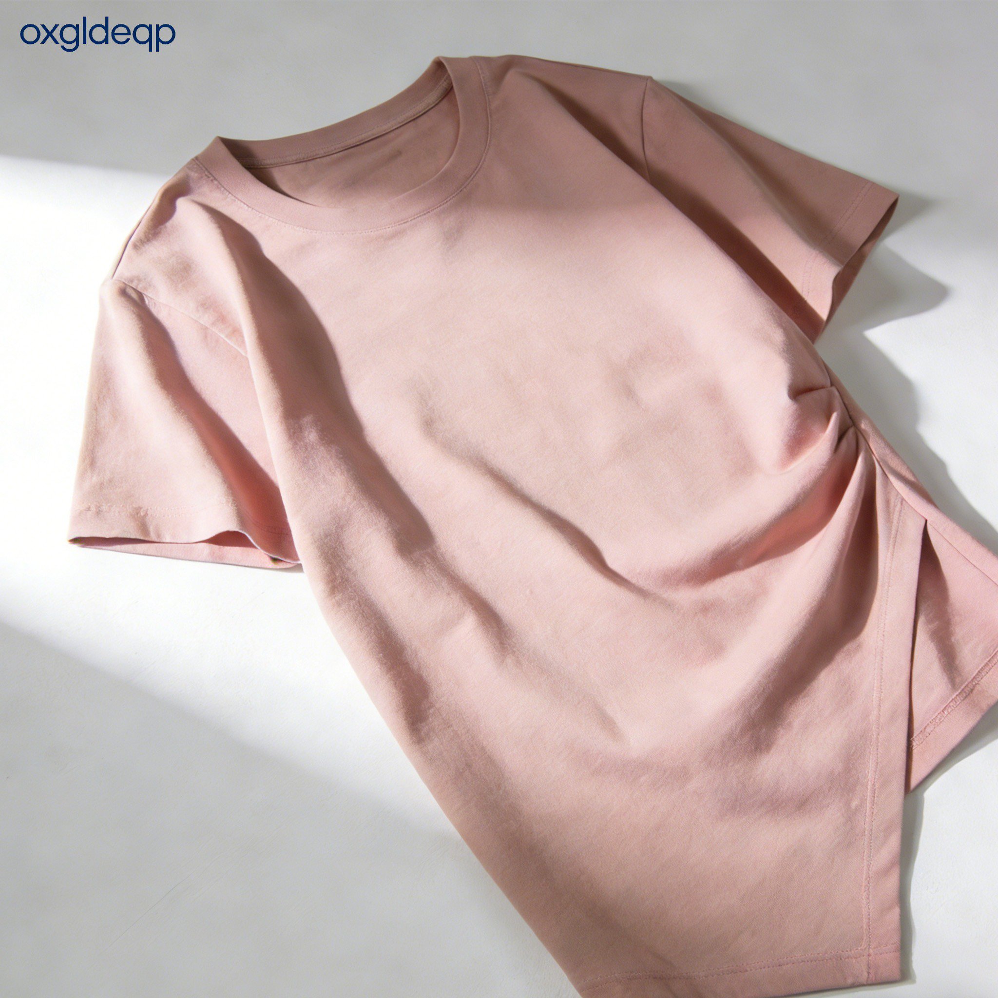 柔らかいコットン素材の半袖シャツの質感