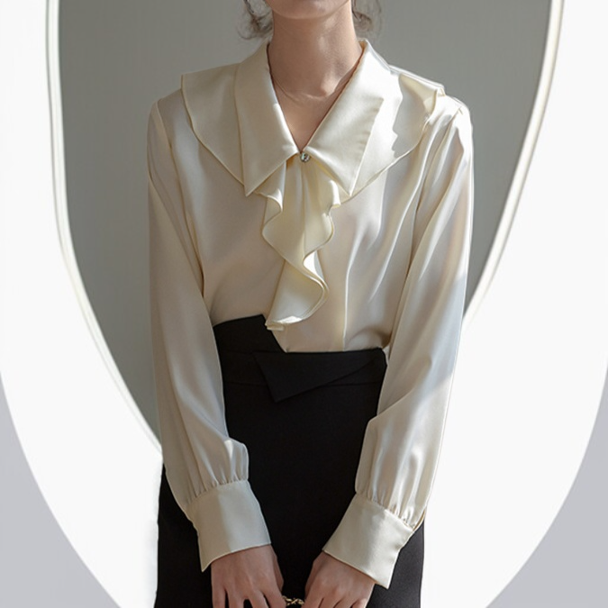 フリルブラウス、フランスらしい甘いトップス