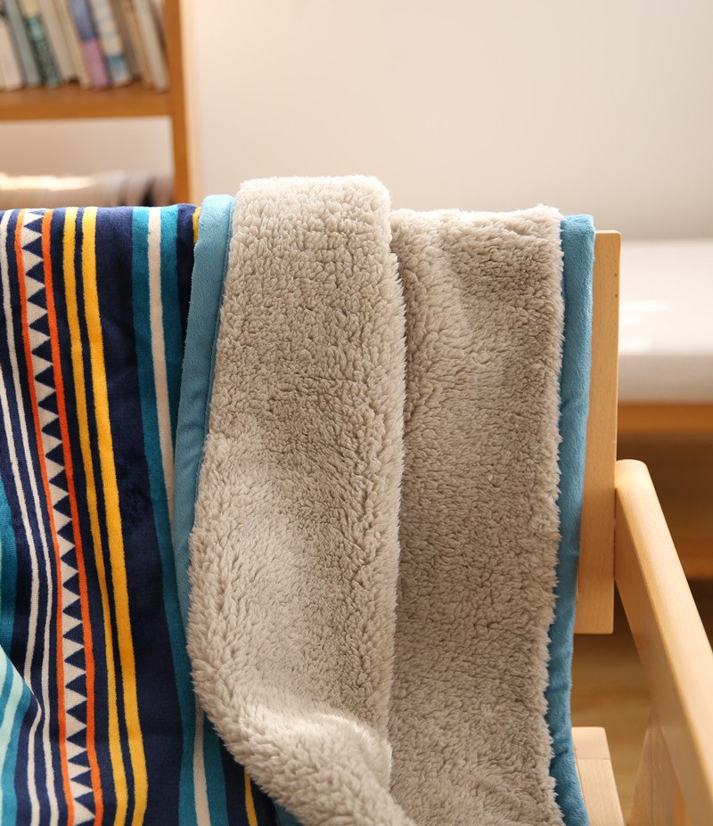 Lammwolldecke im Ethno-Stil