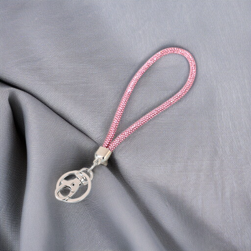 다이아몬드가 박힌 열쇠고리