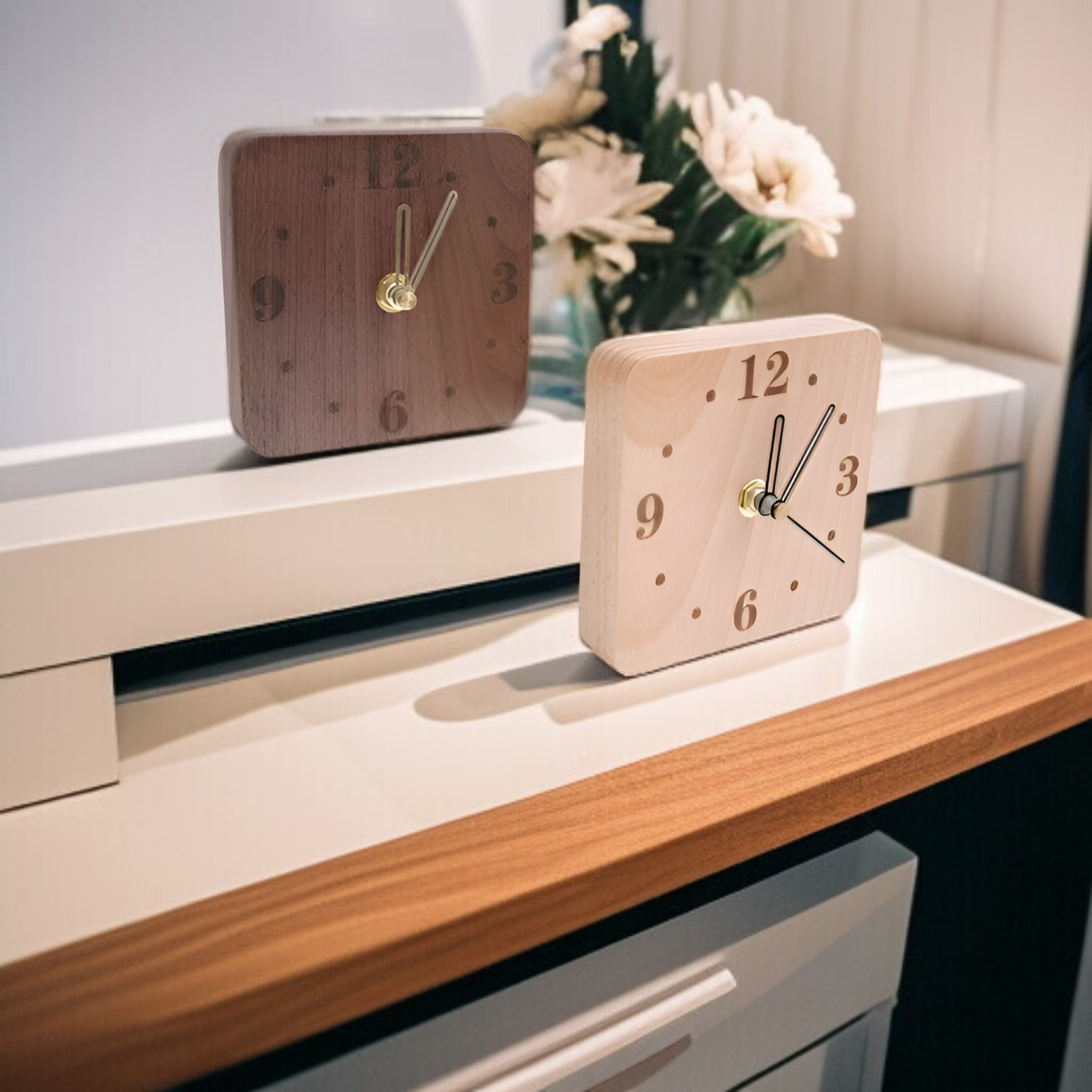 北欧風のシンプルな卓上時計、天然無垢材の静音木製時計、寝室のベッドサイド時計