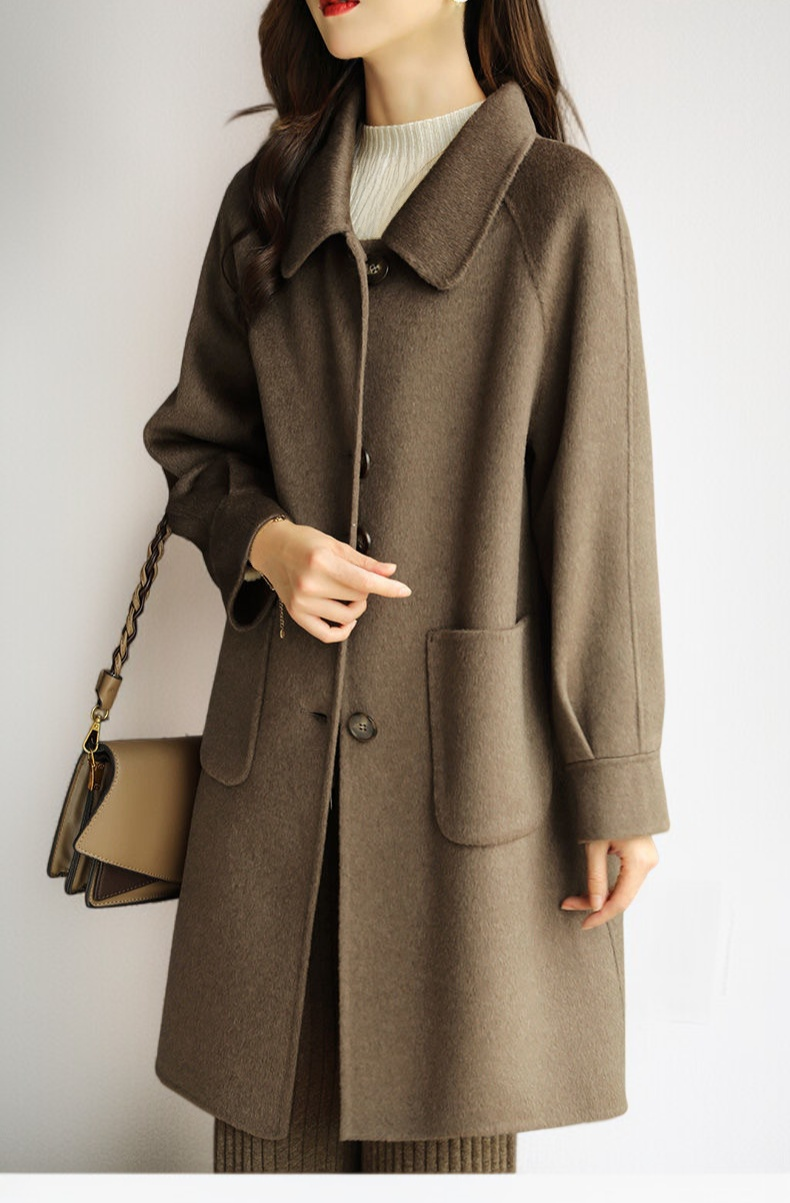 着痩せ効果抜群のウールコートバックスタイル