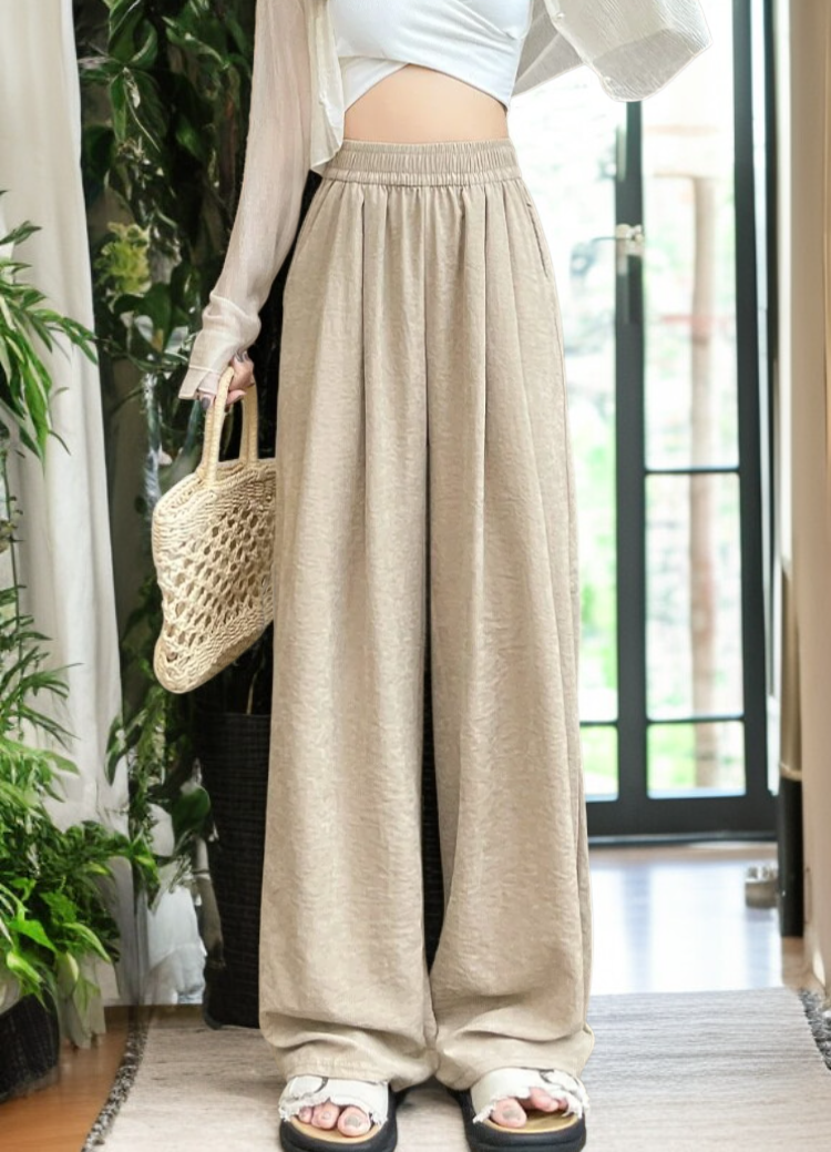 ドレープとワイドレッグで美しいシルエットのパンツ