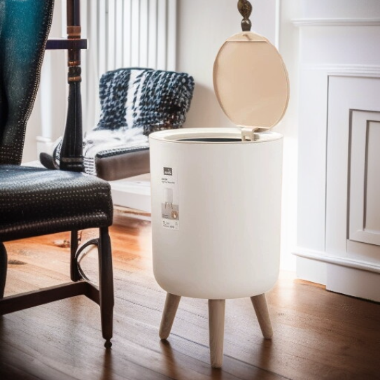 Robuster Abfallbehälter aus Echtholz, biegefest