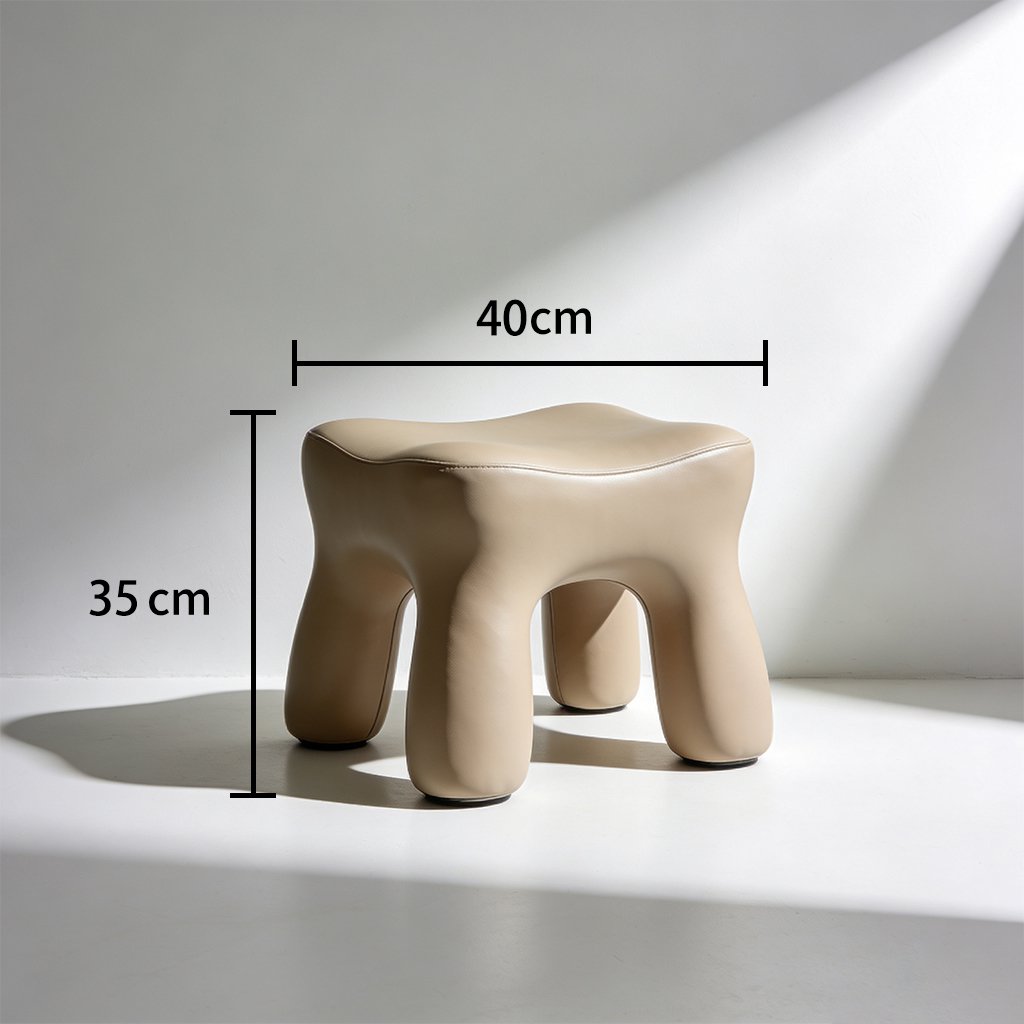 リビングに置いた小椅子の使用例