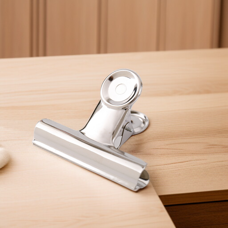 Reusable and sturdy binder clip for school organization