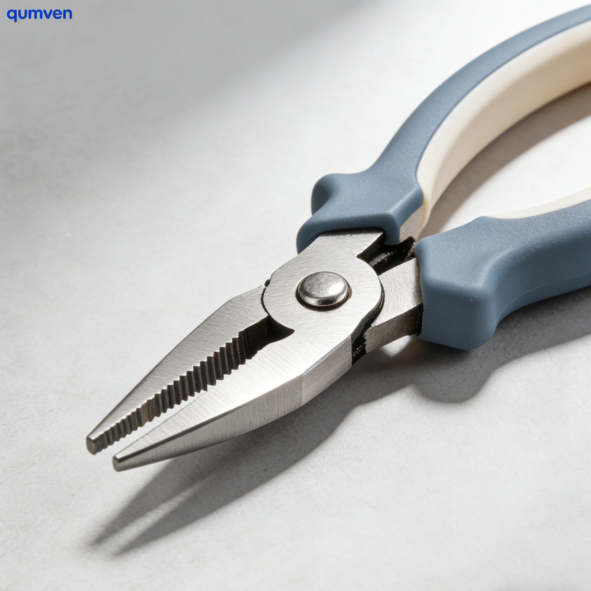 Ergonomic handle wire cutter close-up