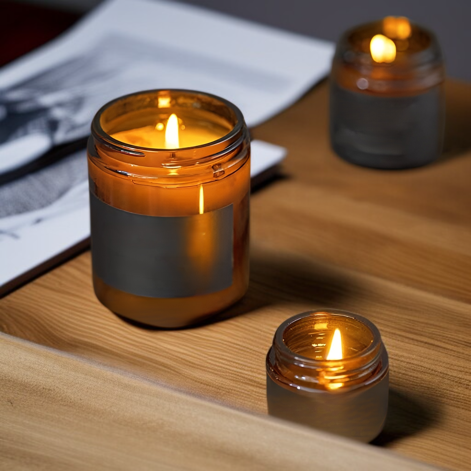 شمعة معطرة من الزجاج البني