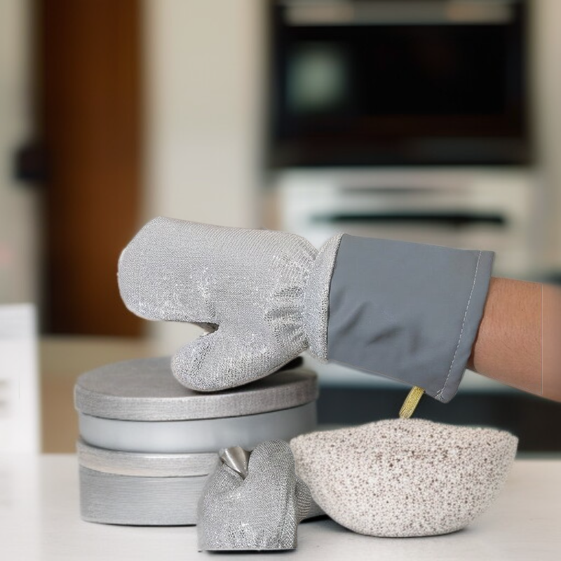 Heat-resistant wire gloves for oil stain removal