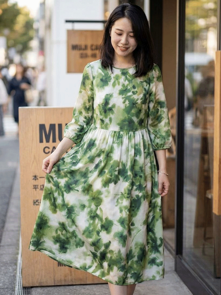 SNSで話題沸騰！多くの女優たちに愛される一着！花柄シルクワンピース