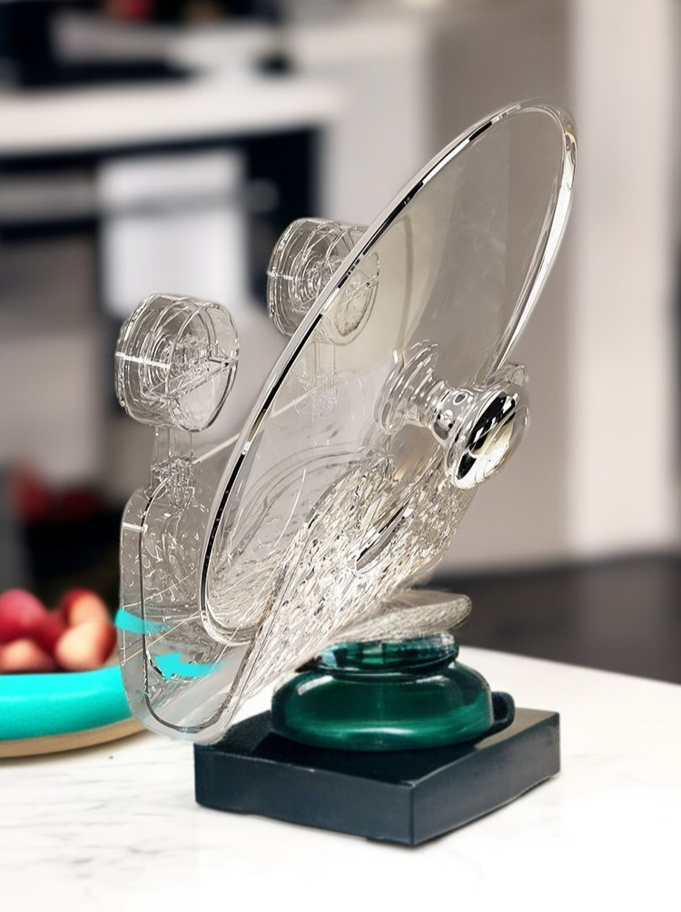 튼튼한 흡착판으로 고정된 선반