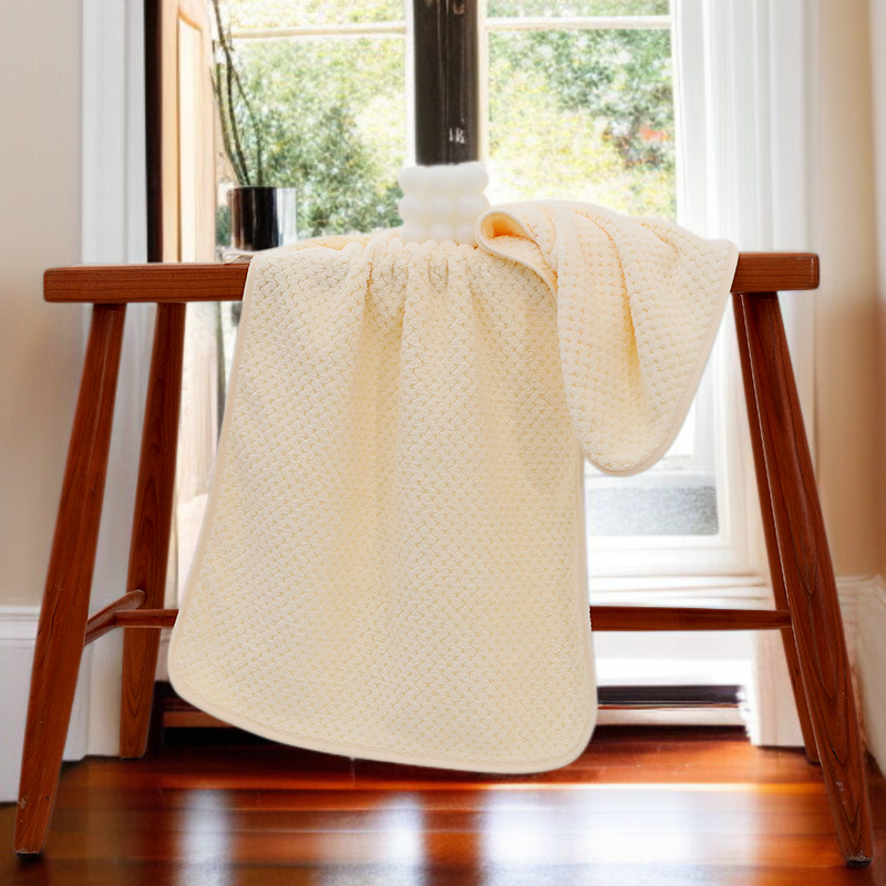 Miękki, chłonny i pogrubiony ręcznik do twarzy