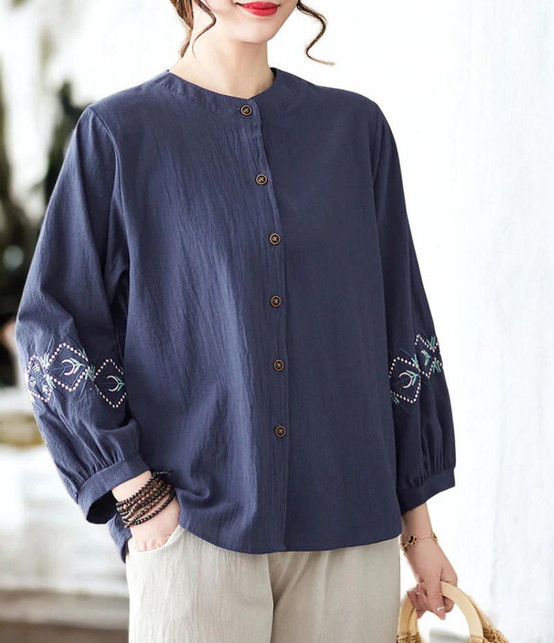 여성 자수 빈티지 긴팔 셔츠 착용 모습