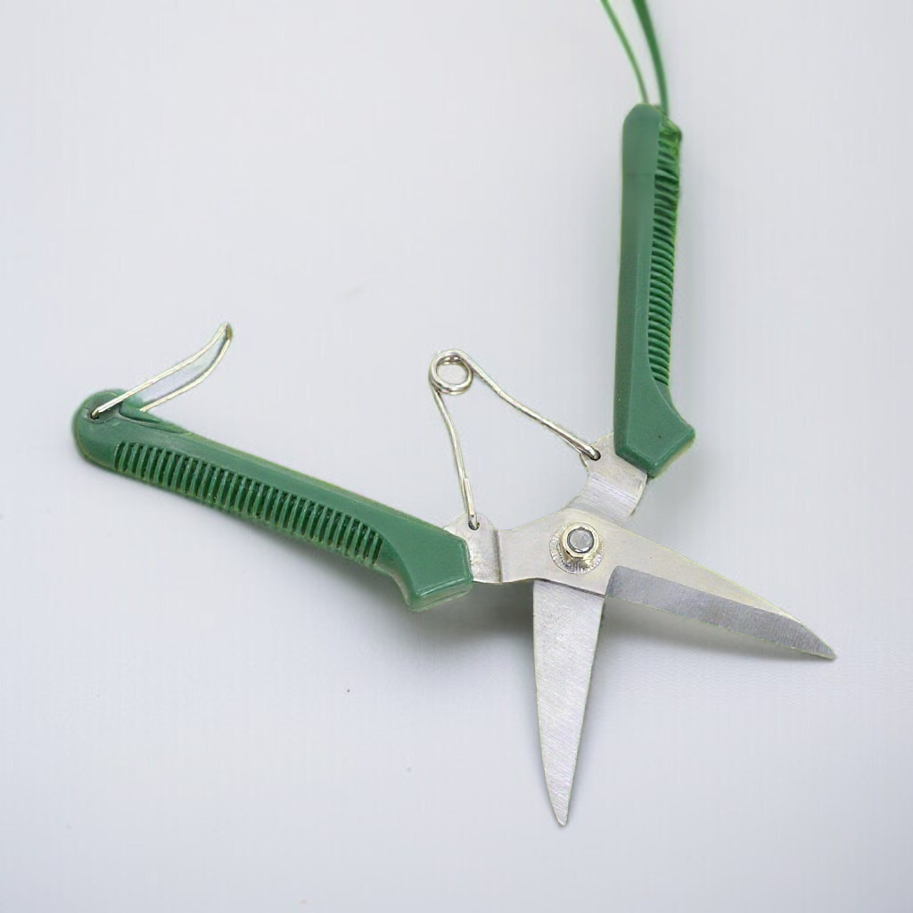 과일채취에 적합한 원예가위 모습