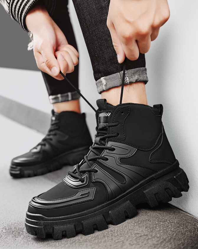 快適なクッション性を持つハイキングシューズ