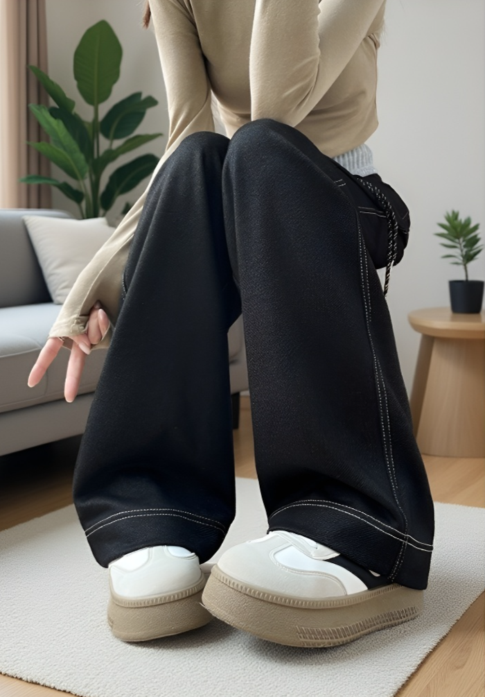 ゆったりシルエットのサイドビュー