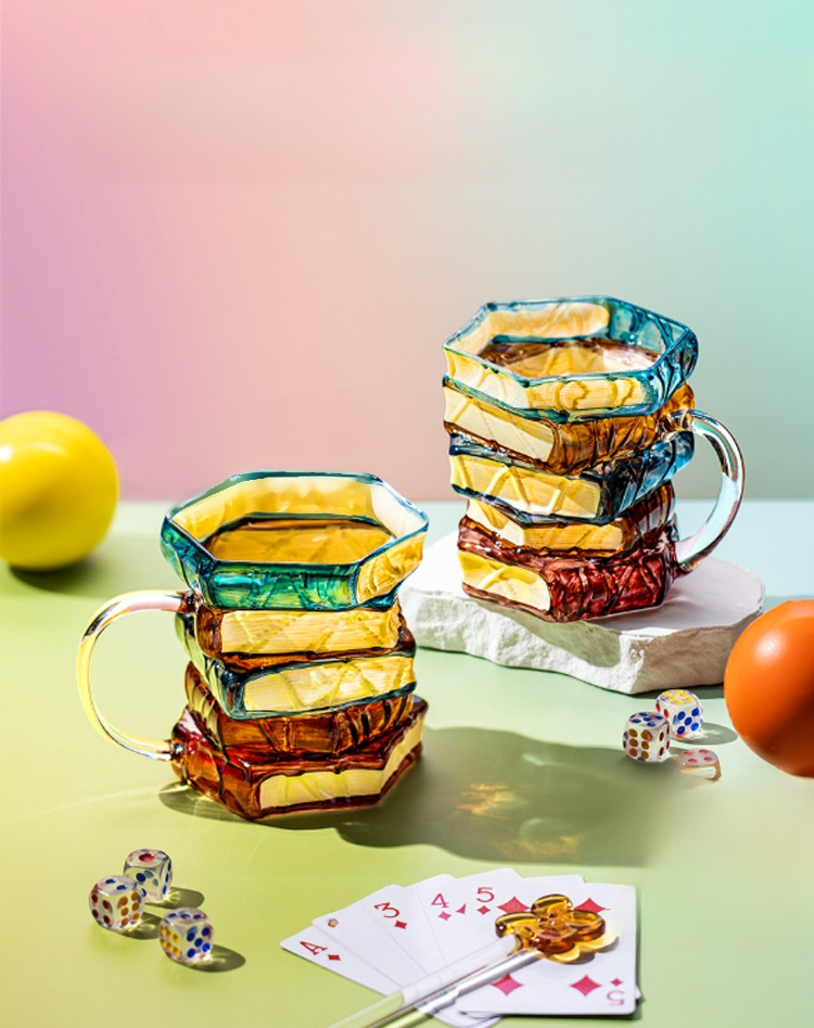 Modischer Borosilikatglas-Buch-Mug mit buntem Design