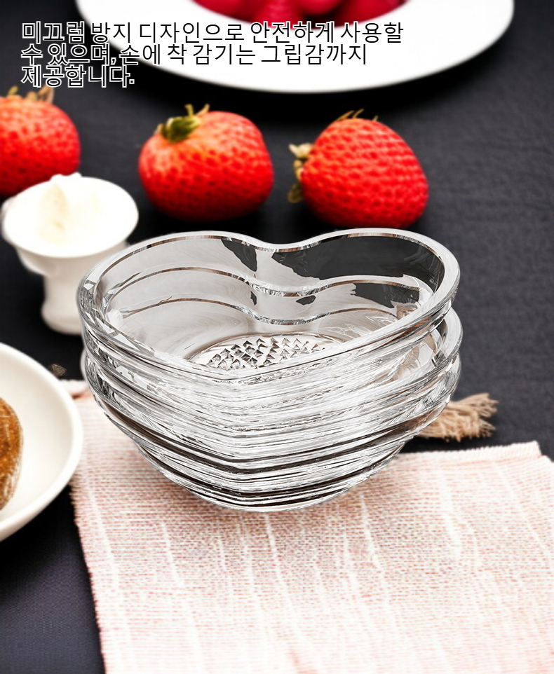 마늘을 다지는 다용도 연마 접시 사용 장면