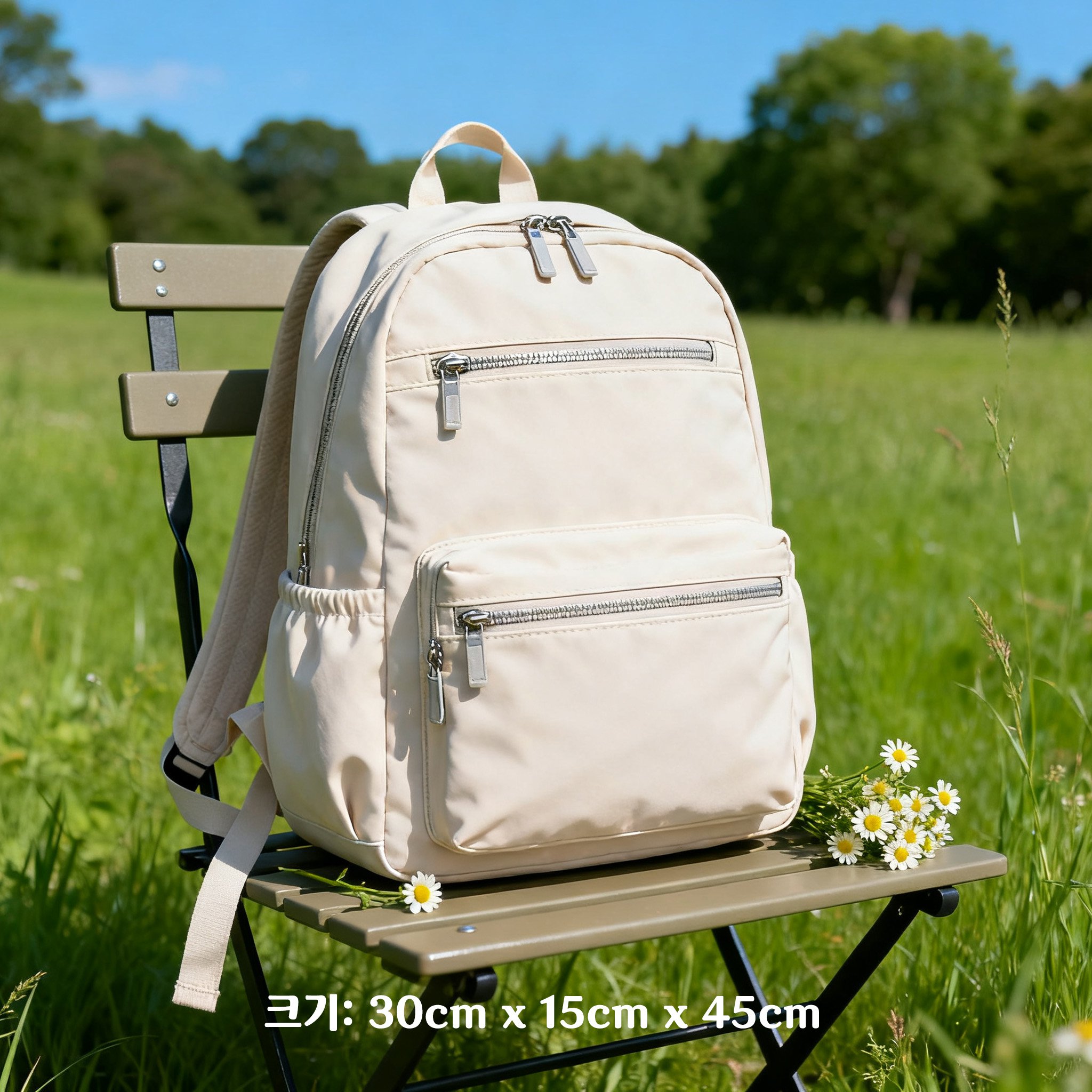 가벼운 소재의 백팩 측면 모습