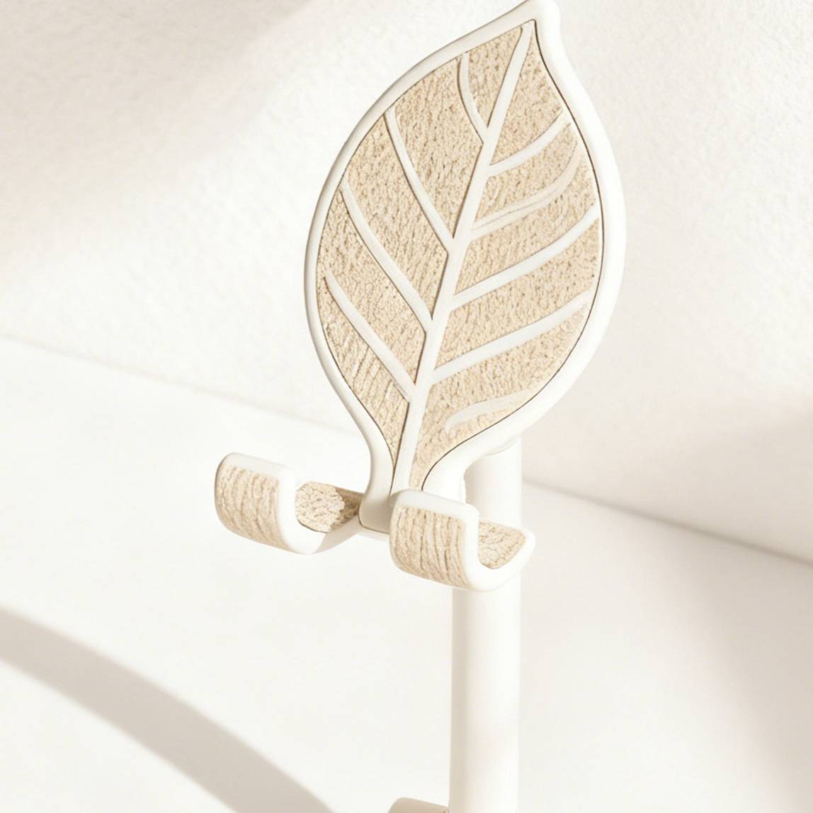 可愛い葉っぱ型スマホホルダー