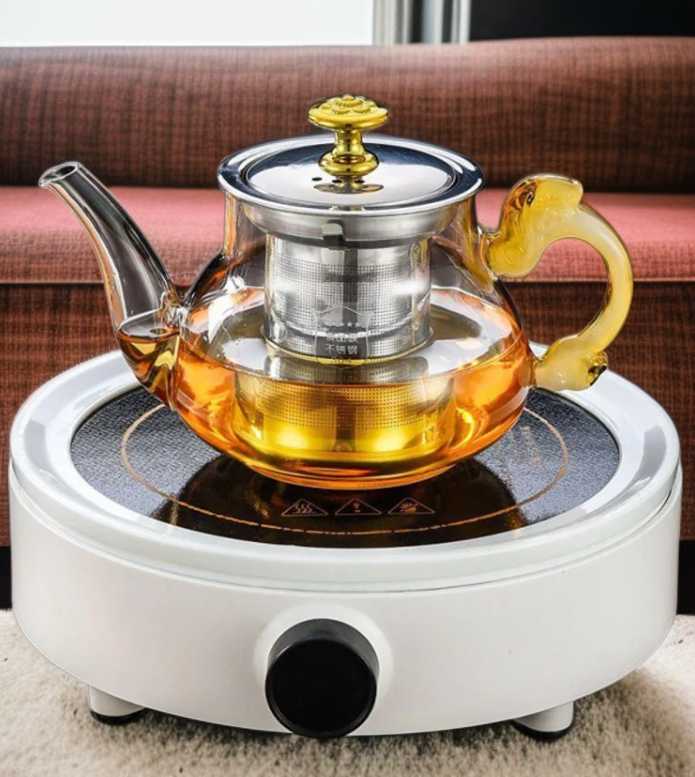 고급스러운 포장지에 담긴 차 선물세트