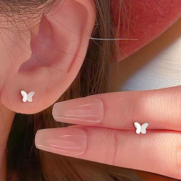 أقراط عصرية مناسبة للإطلالات اليومية