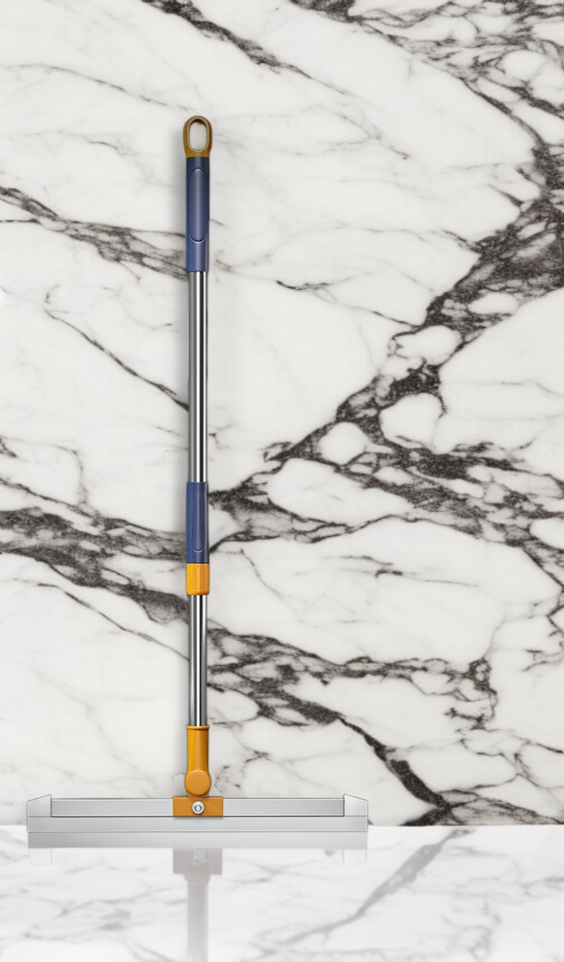 カーペットのゴミを集めるスクイジーほうき