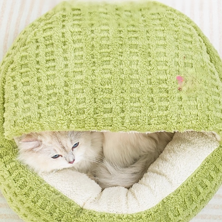 Soft Plaid Semi-Enclosed Cat Shell Bed