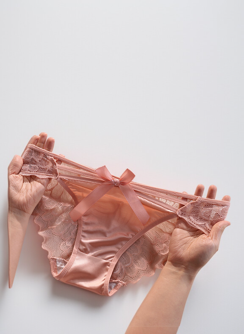 고급스러운 레이스 팬티 앞면