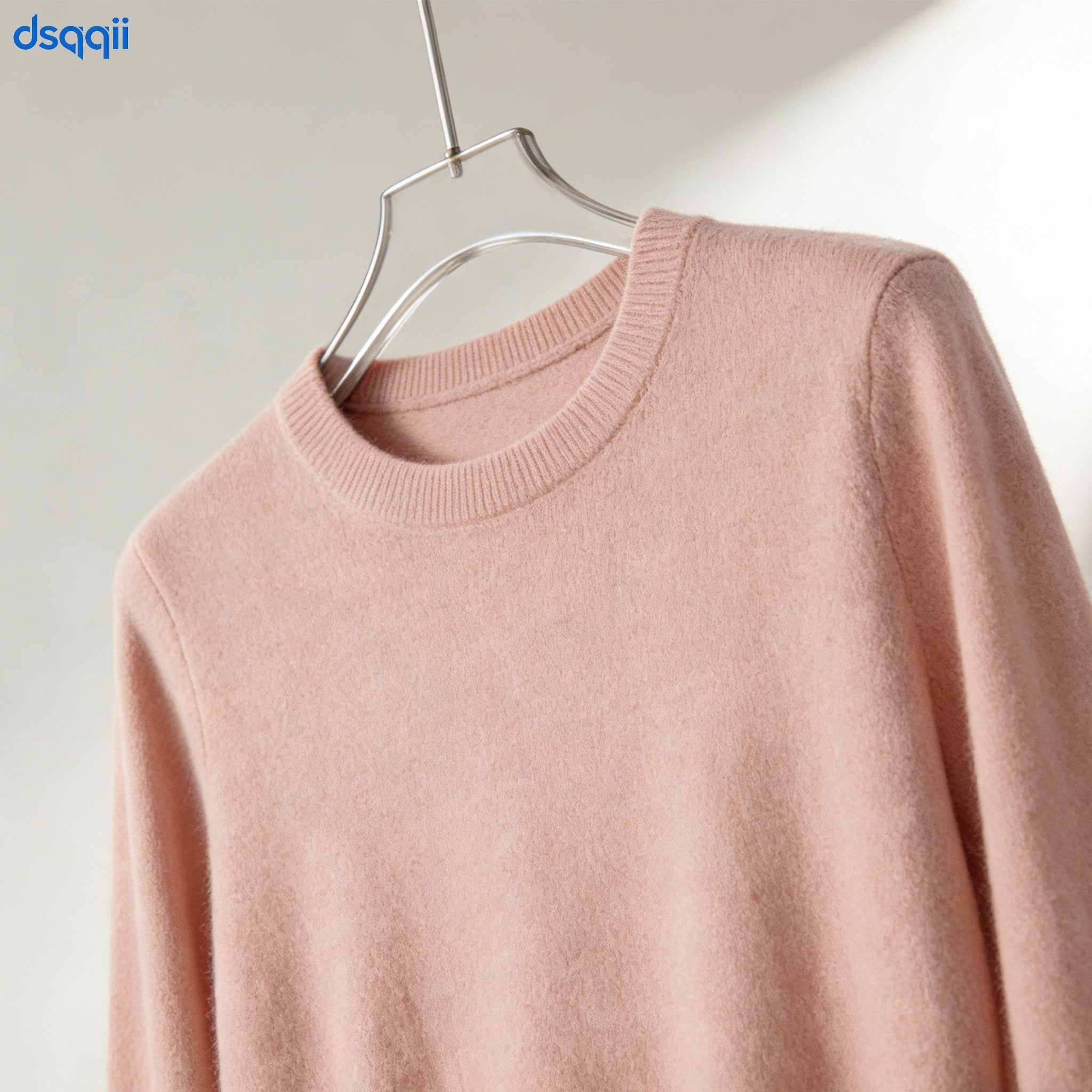 연분홍색 크루넥 캐시미어 스웨터