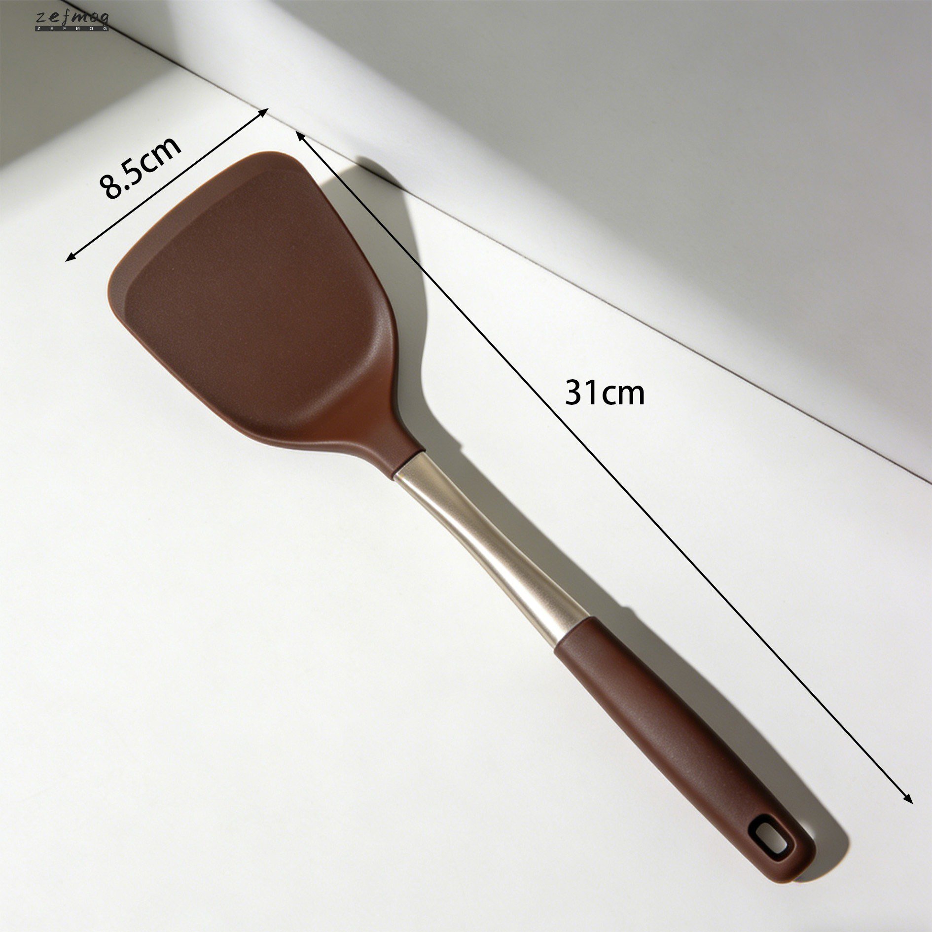 フライパンで料理を返す多機能フライ返し