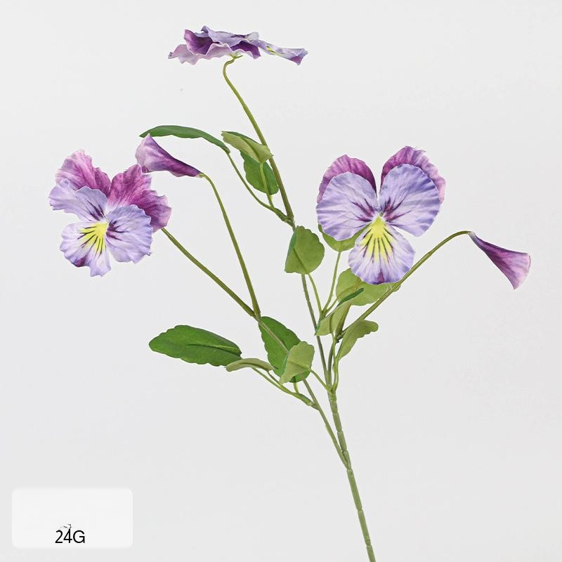 Simulierte dreifarbige Blumendekoration