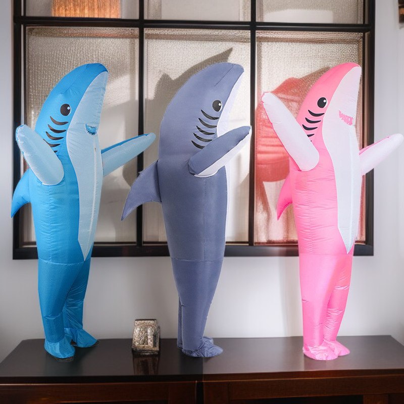 膨らませる漫画キャラクターのコスプレ衣装