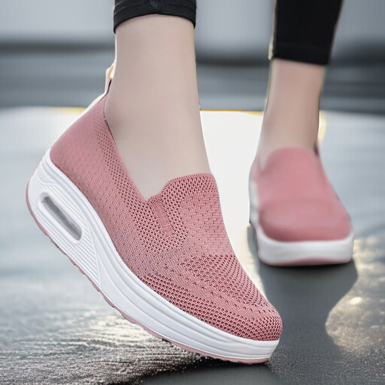 快適な履き心地の厚底カジュアルシューズ