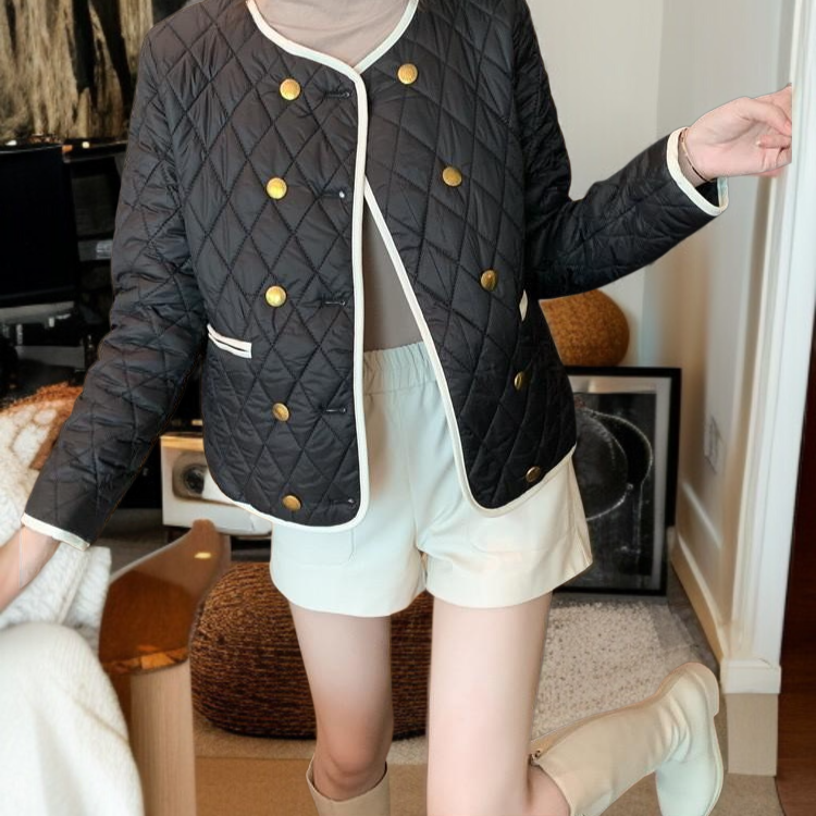 여성 기질 쇼트 패딩 점퍼 착용 이미지