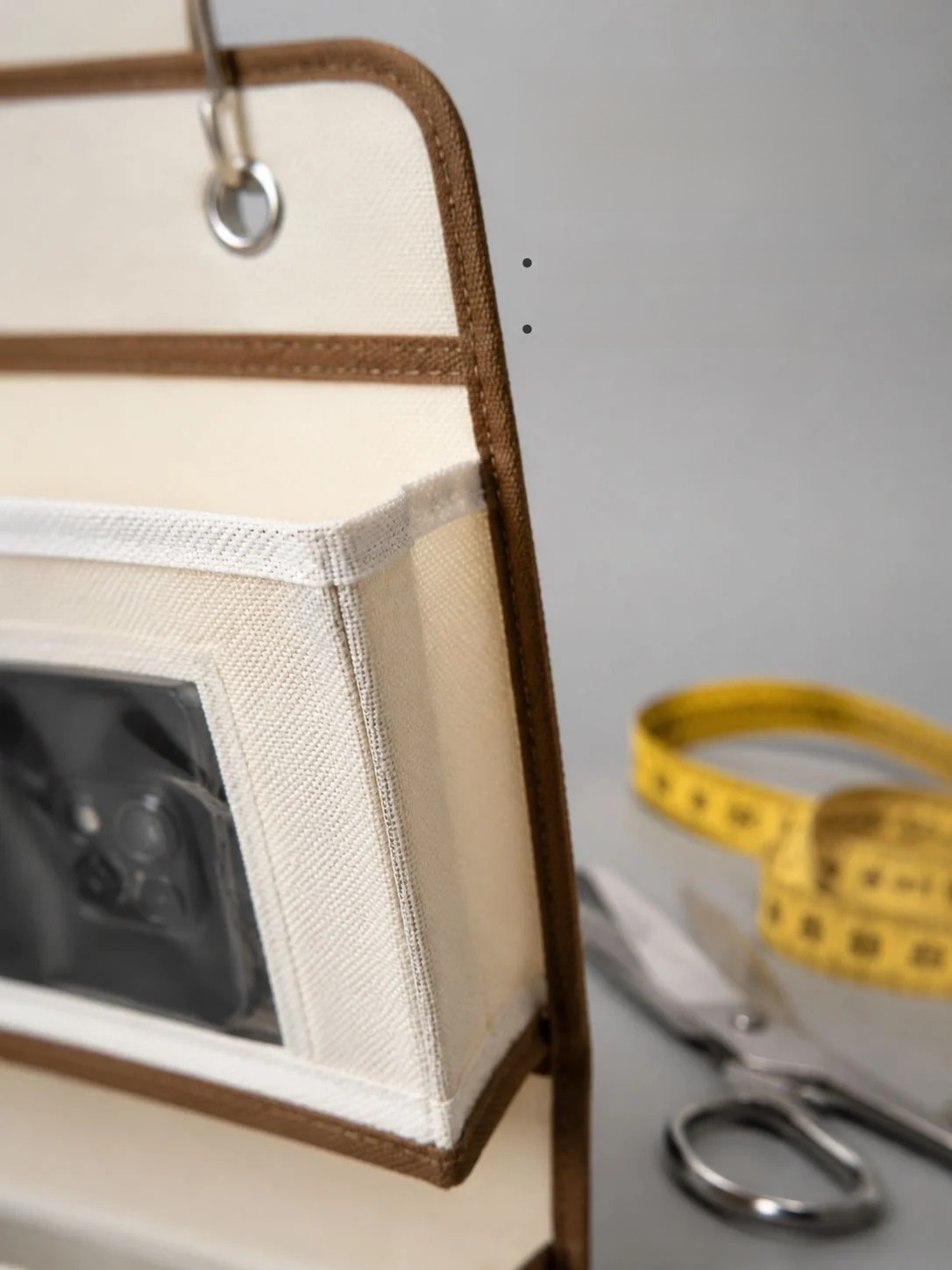 Solution de rangement gain de place avec une Étagère de lit sans perçage