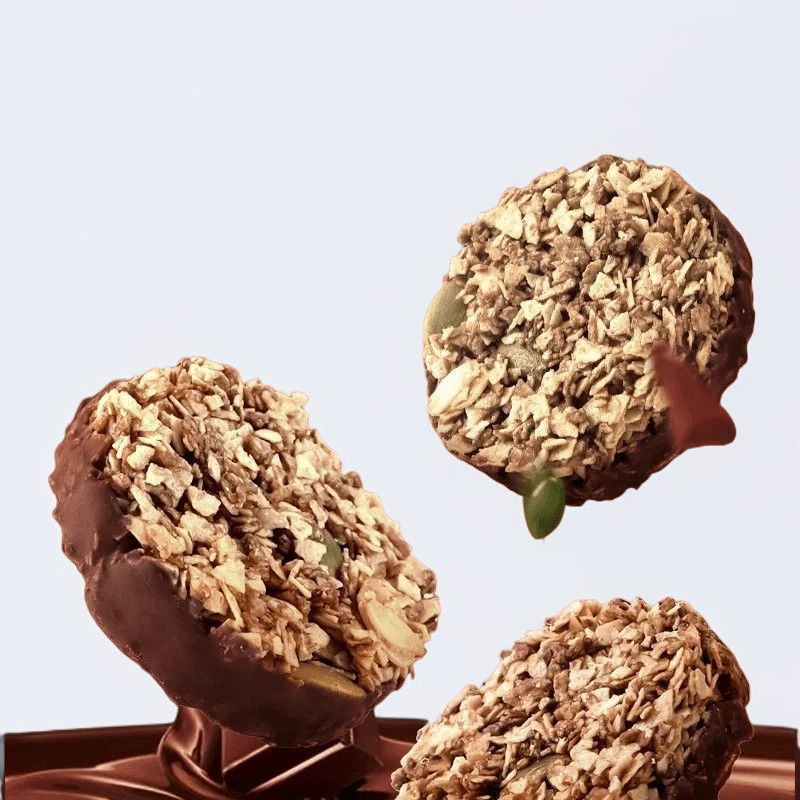 Gesundes Frühstück mit Hafer Crunch und Nüssen