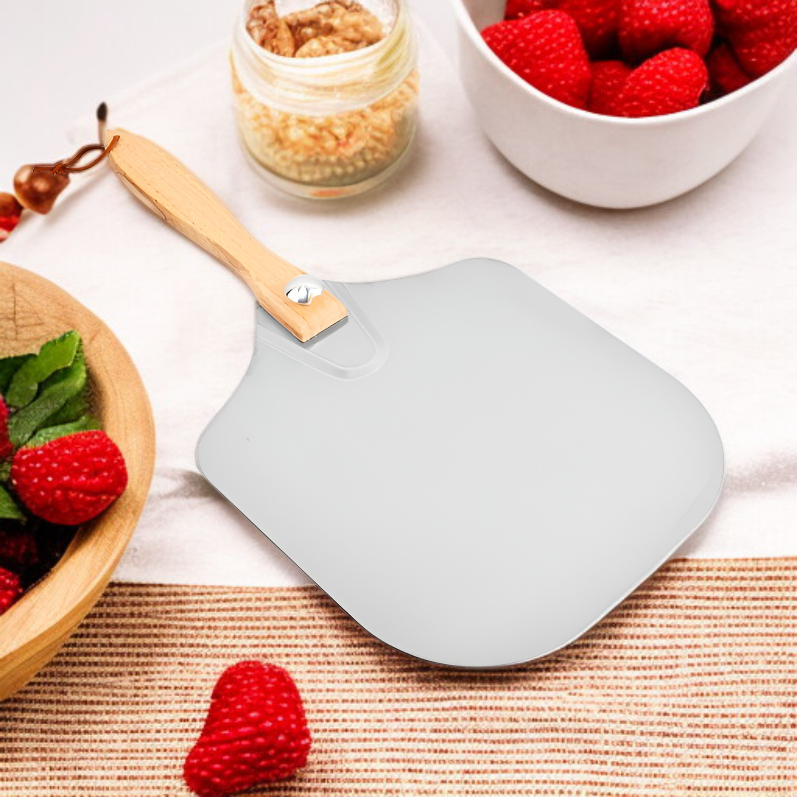 كيفية استخدام ملعقة بيتزا بمقبض خشبي