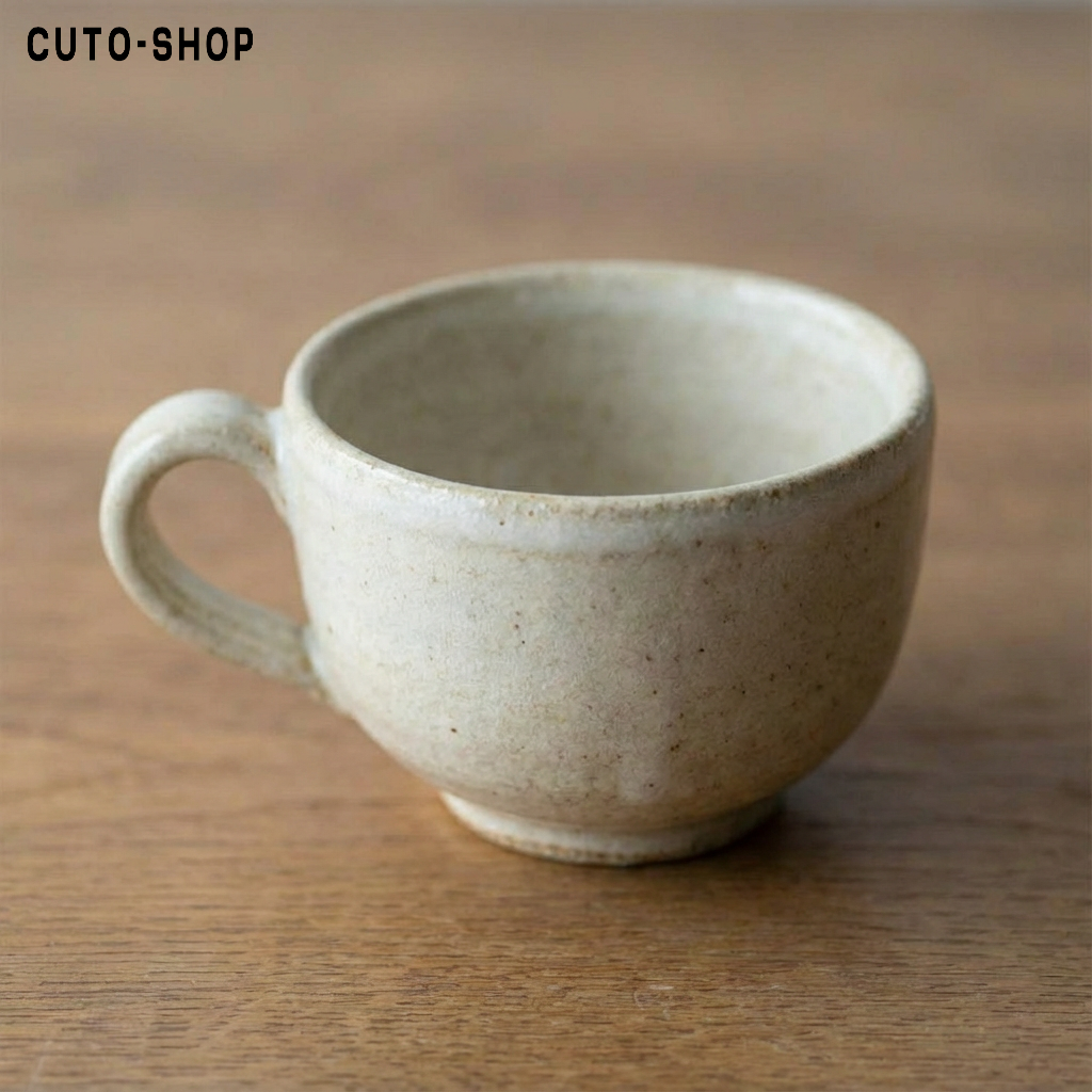 Taza de cerámica hecha a mano 